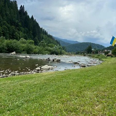 River House アパート ヤレムチャ