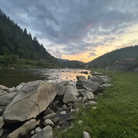 River House Apartment Yaremche